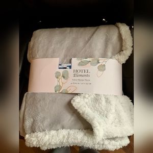 Hotel Elements Velvet Sherpa Throw 50x60 Gray